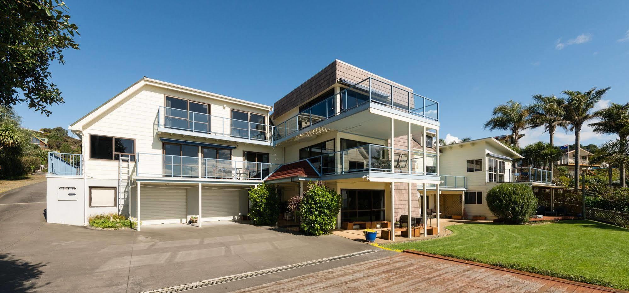 By The Bay Beachfront Apartments Mangonui Buitenkant foto